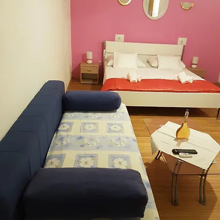 Angela Guest house 3*