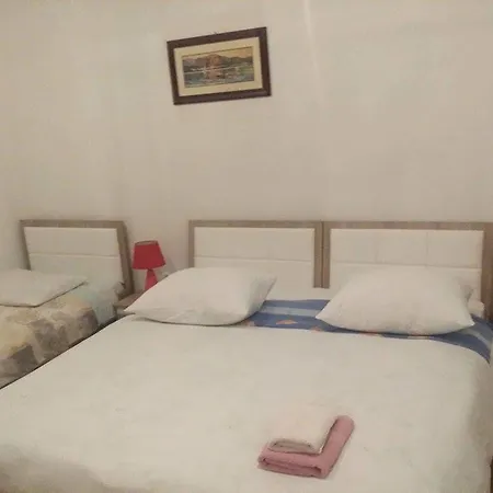 Angela Split