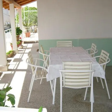 Angela Guest house 3*