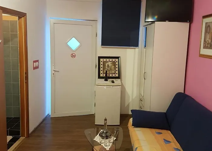 Angela 3* Σπλιτ