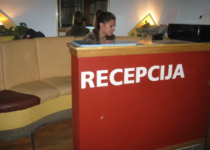 Angela 3* Σπλιτ