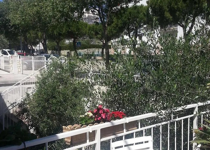 Angela 3* Σπλιτ