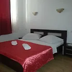 Angela 3*