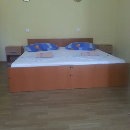 Angela Pensión Split