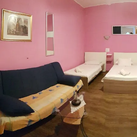 Angela Konukevi Split