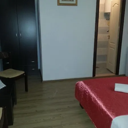 Angela 3*